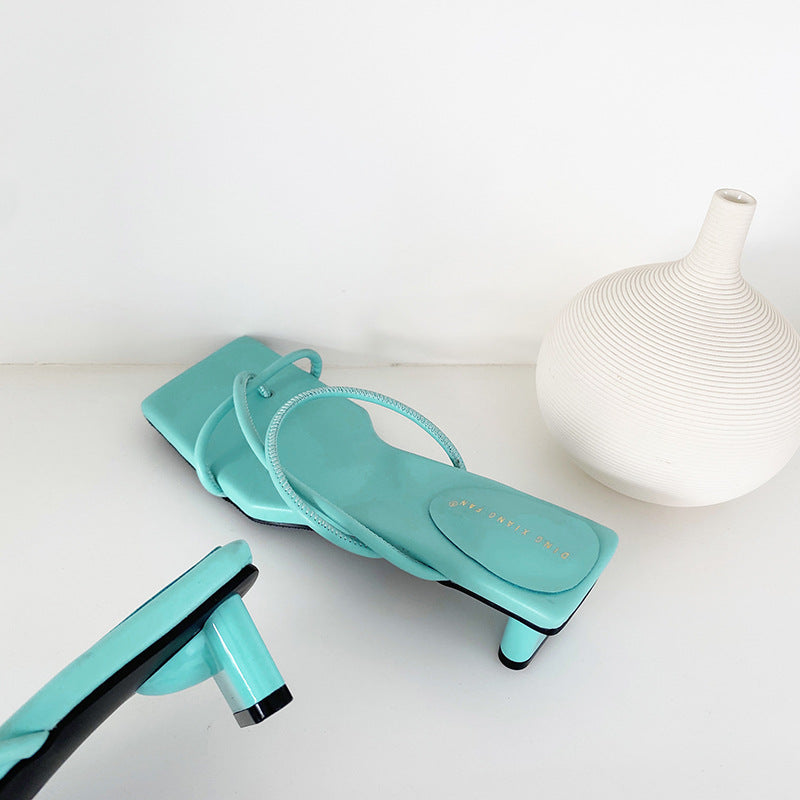 Outdoor slippers with square head