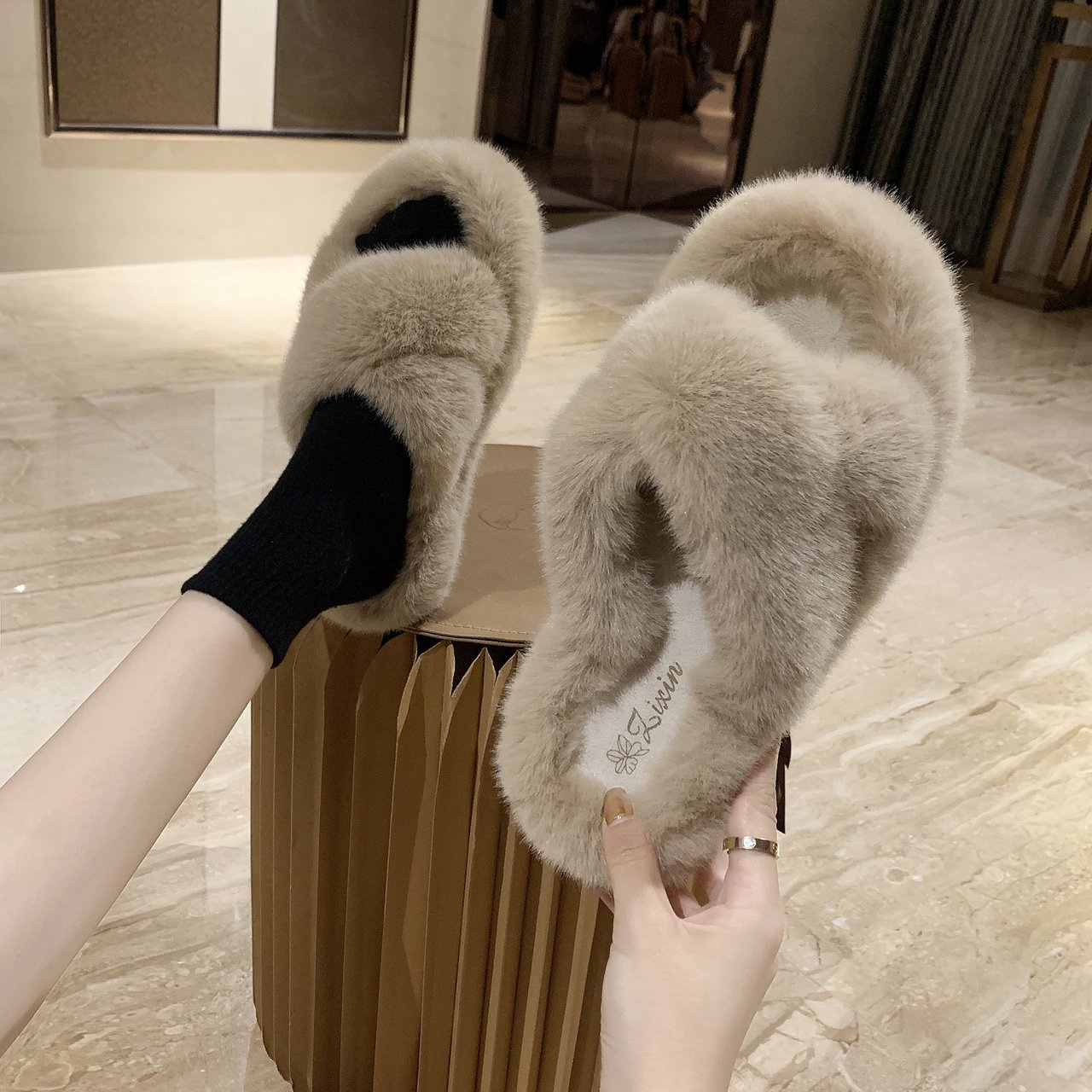 New autumn and winter cross flat-bottomed flip flops
