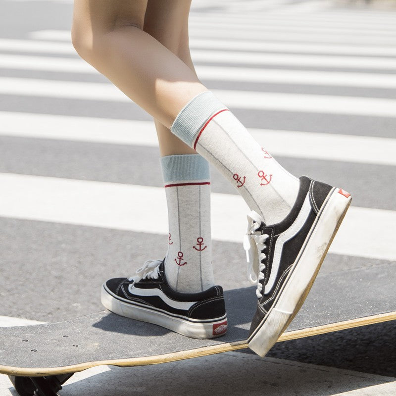 Japanese retro college wind color skateboarding personality stockings Korean version piled socks