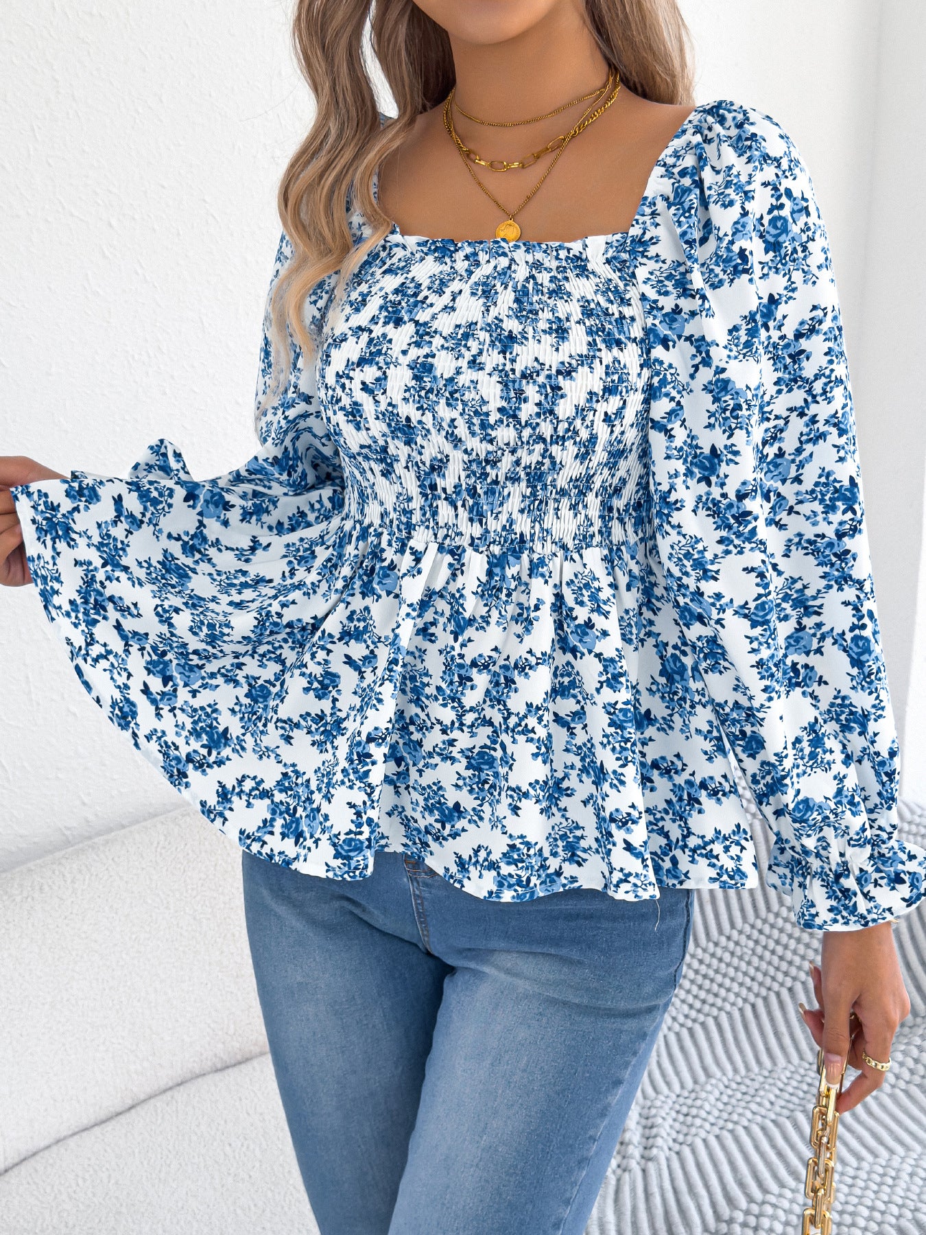 Casual Square-neck Top With Flared Sleeves And A Printed Design