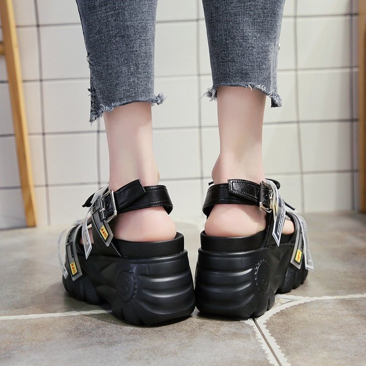 Increased inner sandals with platform