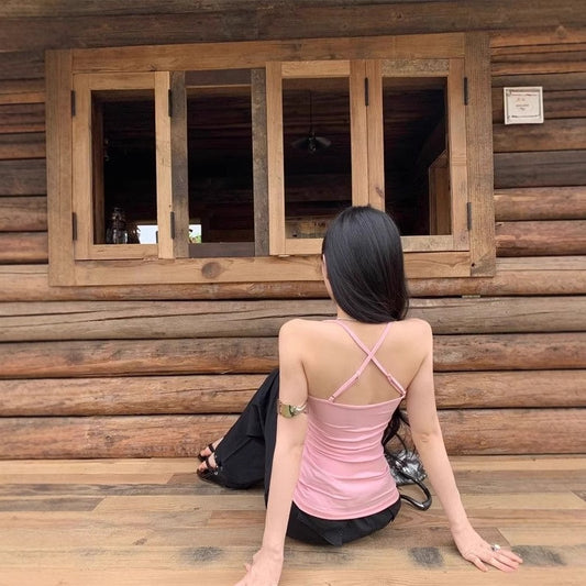 A Stylish Top For Both Inner And Outer Wear That Enhances Your Back