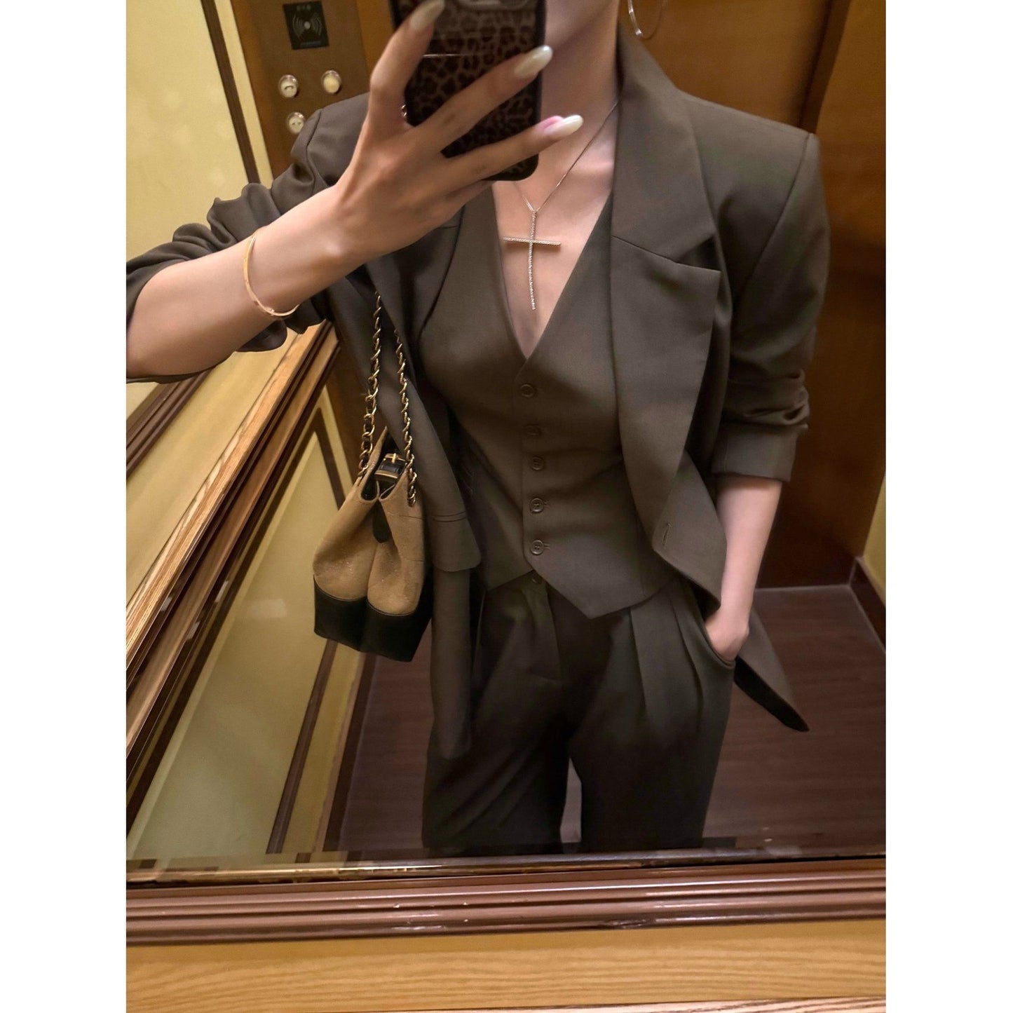 Stylish Suit With A Sophisticated High-end Vibe Premium Blazer