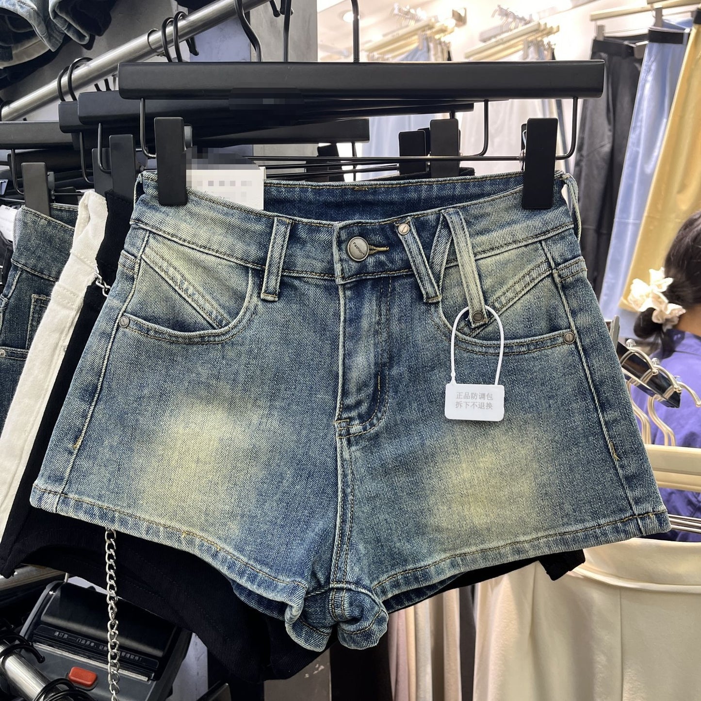 Børstede hvide højtaljede slim fit denimshorts