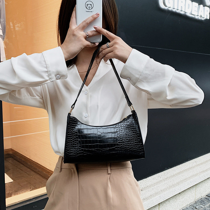 Armpit bag with cross net and red chain shoulder bag