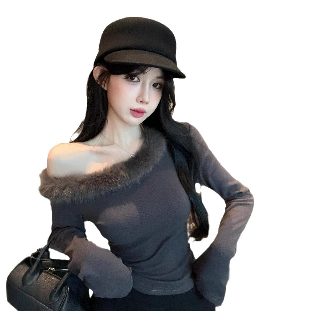 Sexet off-shoulder fluffy top til kvinder med en ren, men forførende stemning