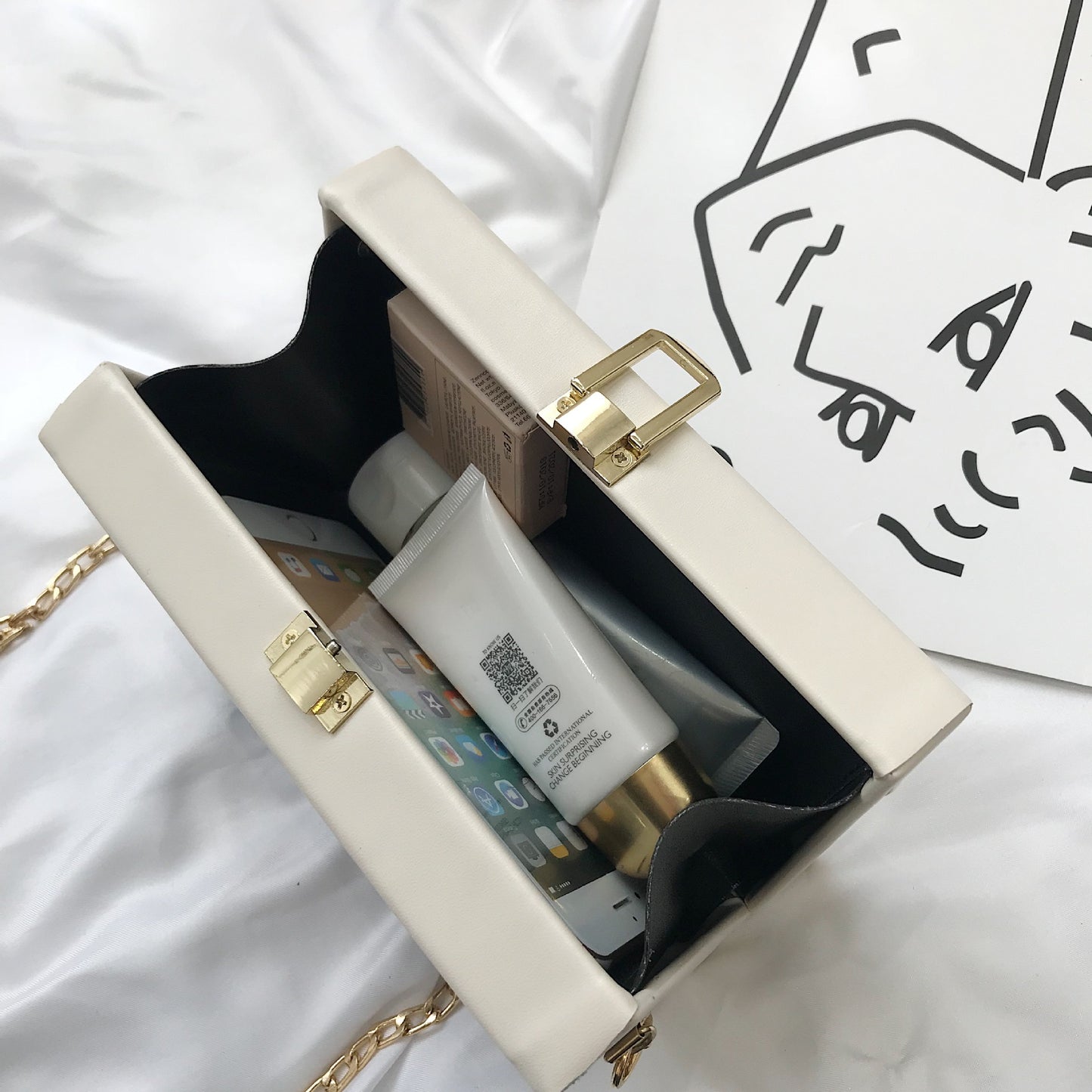 Cassette-shaped shoulder bag