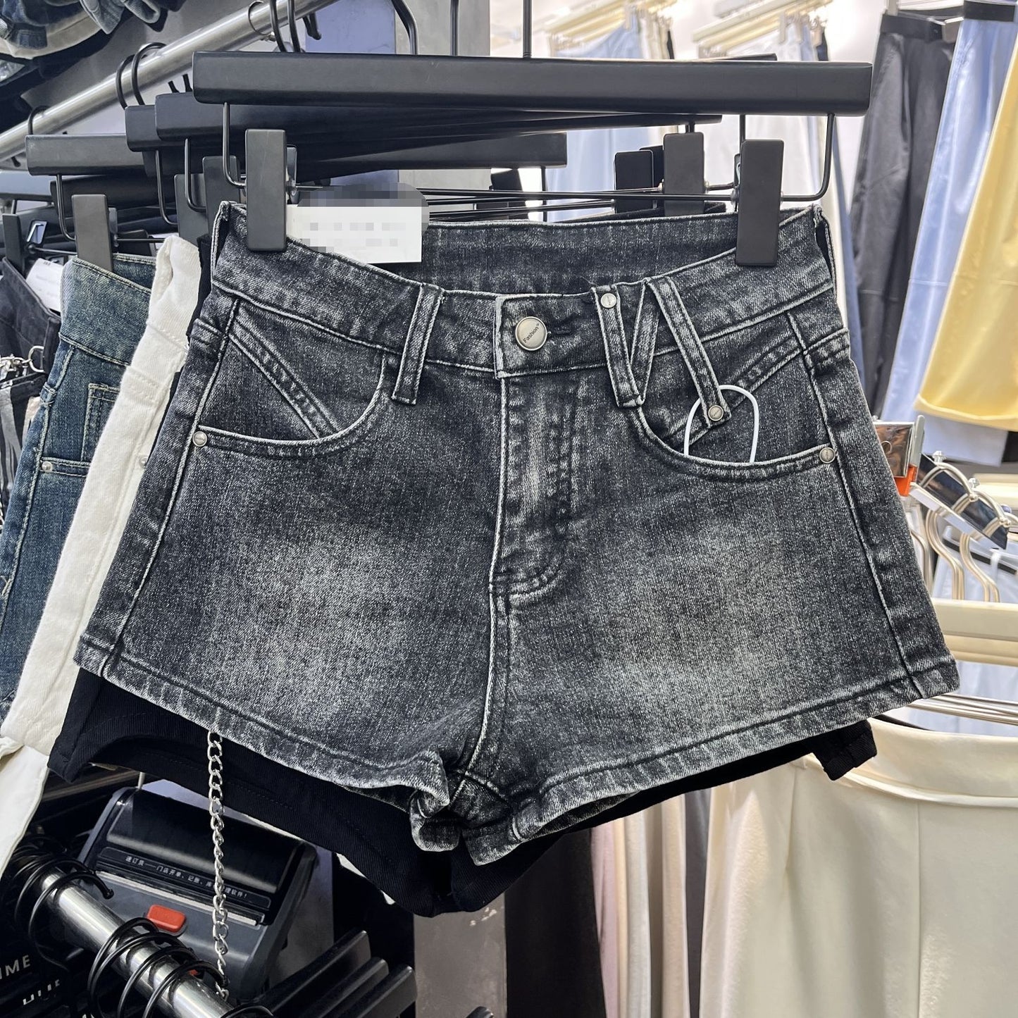 Børstede hvide højtaljede slim fit denimshorts
