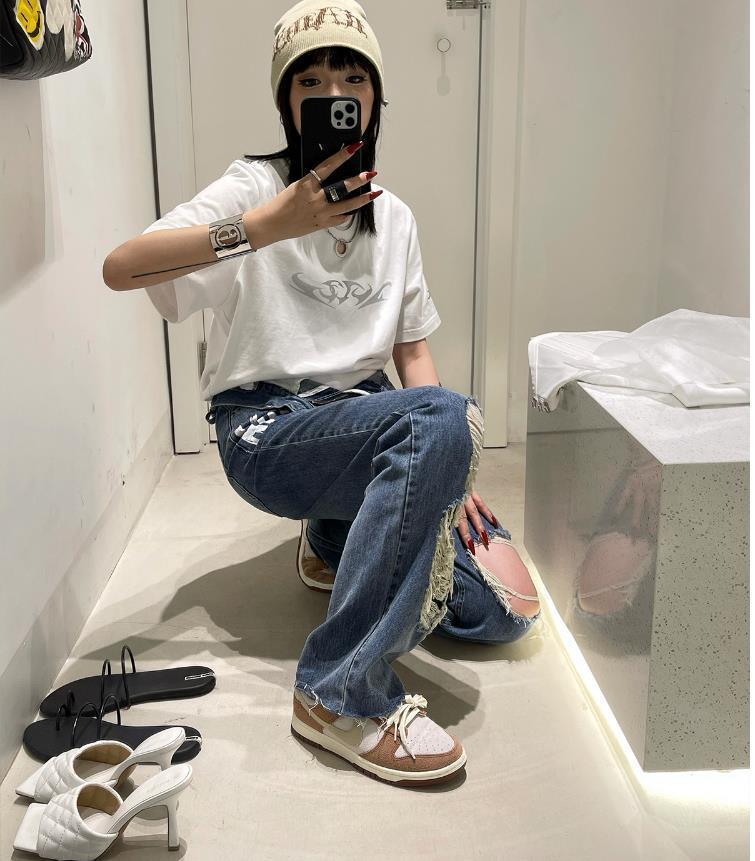 Loose And Simple Blue Printed Ripped Jeans With A Sense Of Design