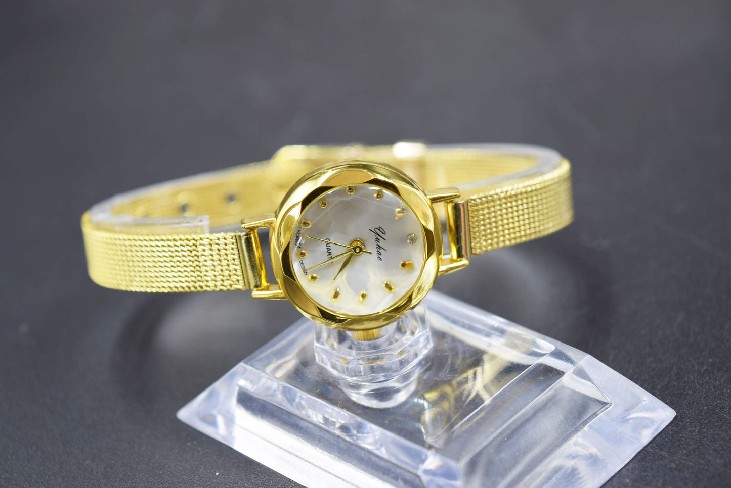 Small dial fine mesh with student quartz watch