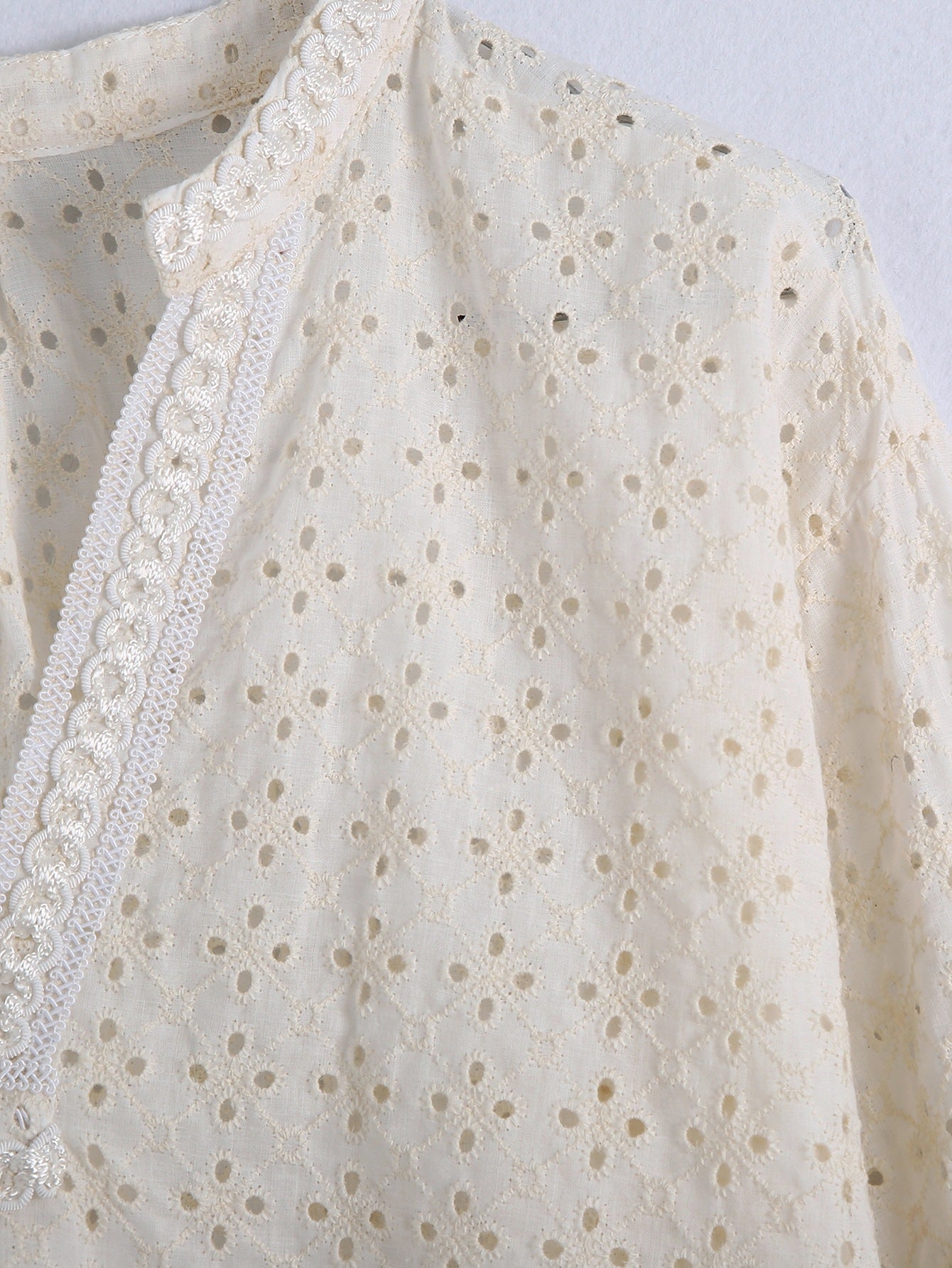 Women's Dignified Hollow Embroidered Shirt And Shorts Suit