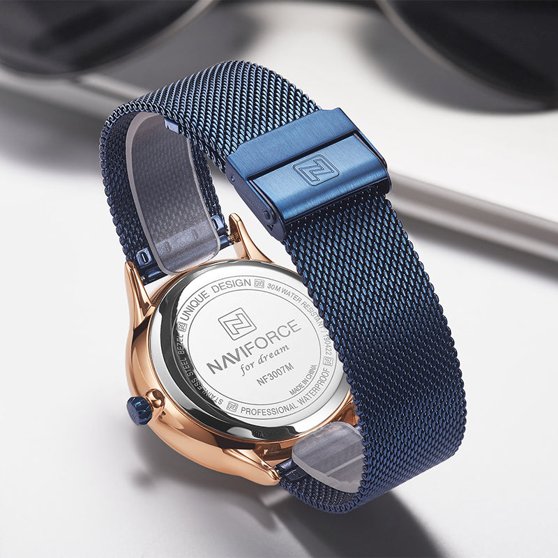 Casual fashion business net with men's watch