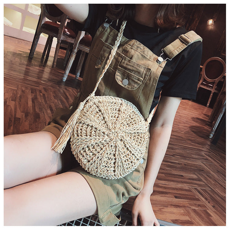 Hollow round straw bag