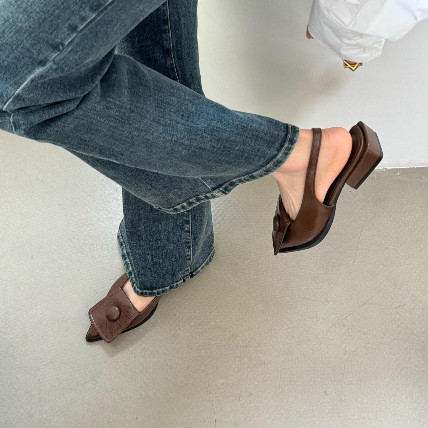 Low-cut Low Heel Closed Toe Sandals Women's Pointed Toe Shoes Back Strap