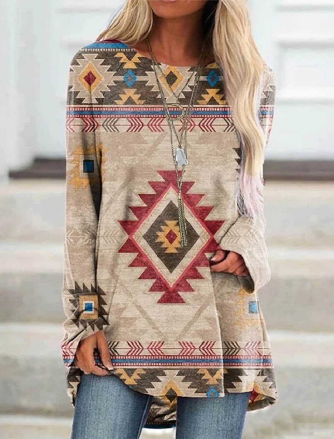 Lang T-shirtkjole i retro etnisk stil