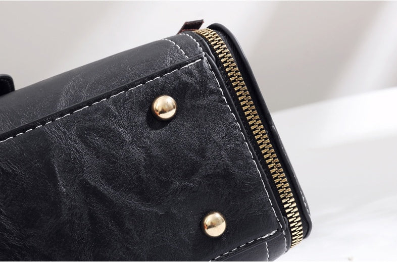 one-shoulder bucket bag