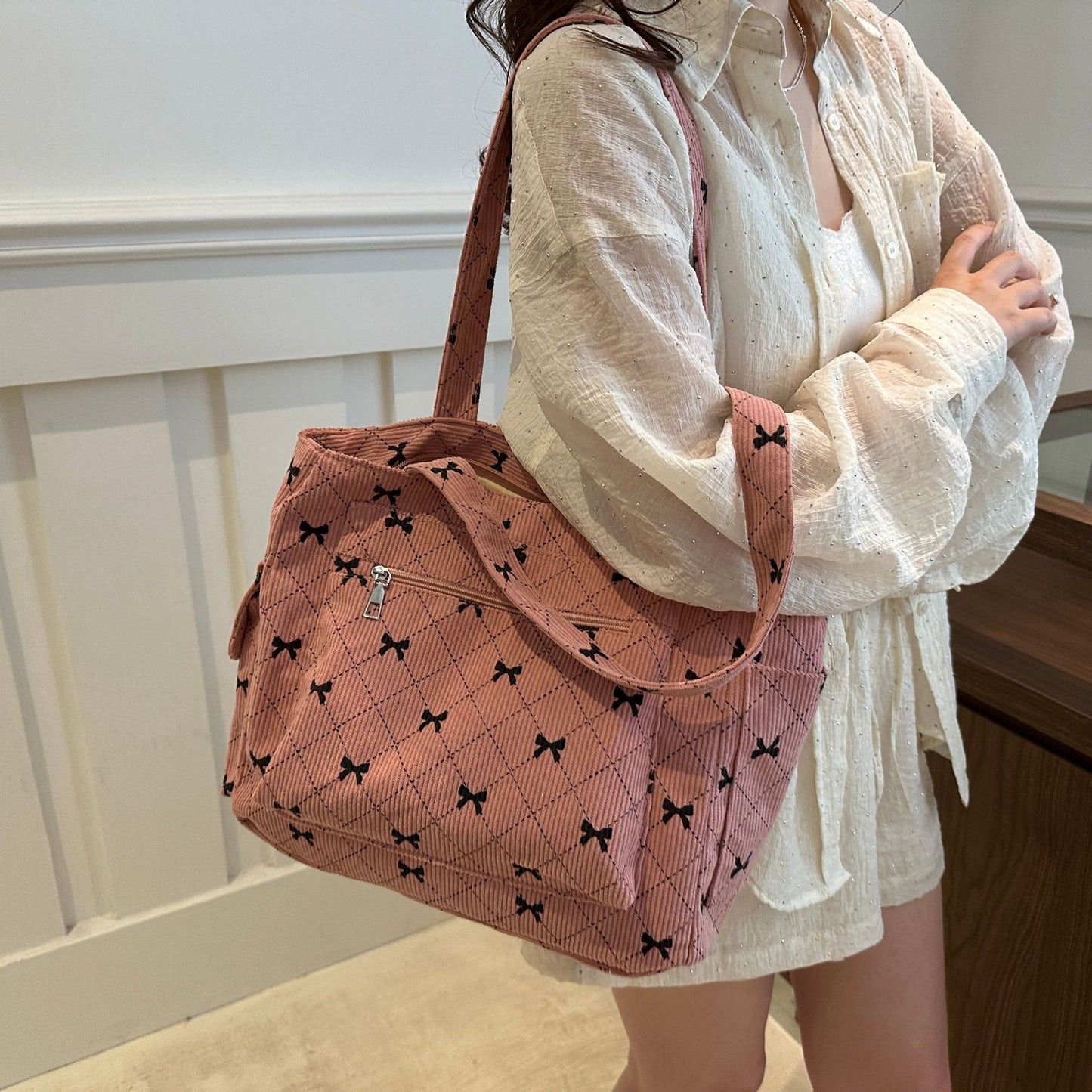 Simple And Stylish Underarm Tote Bag Is Fashionable This Year