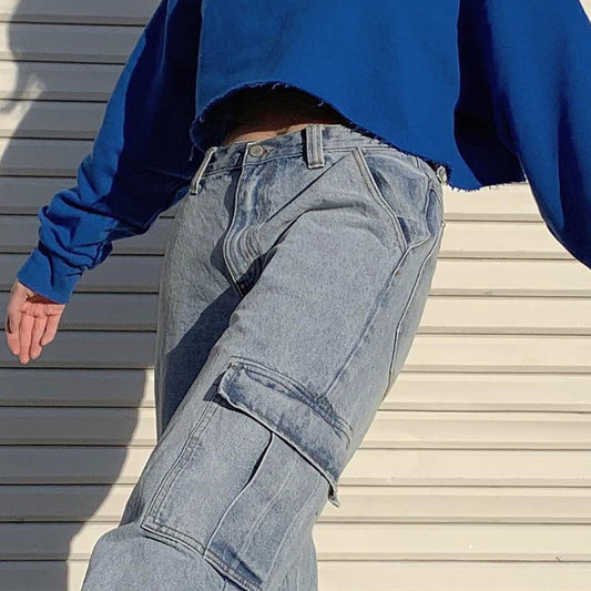 Straight trousers with high waist pockets