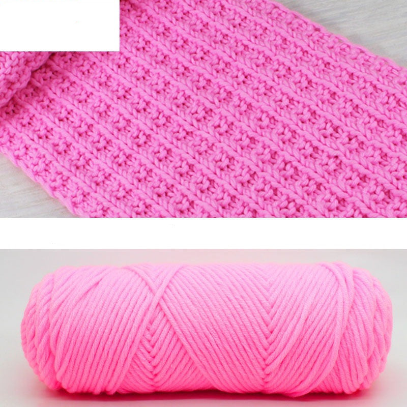 Hand-knitted scarf line