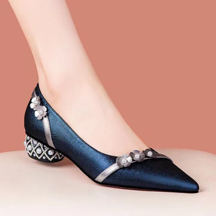 Women's Leather Flower Shallow Mouth Flat Heel Shoes
