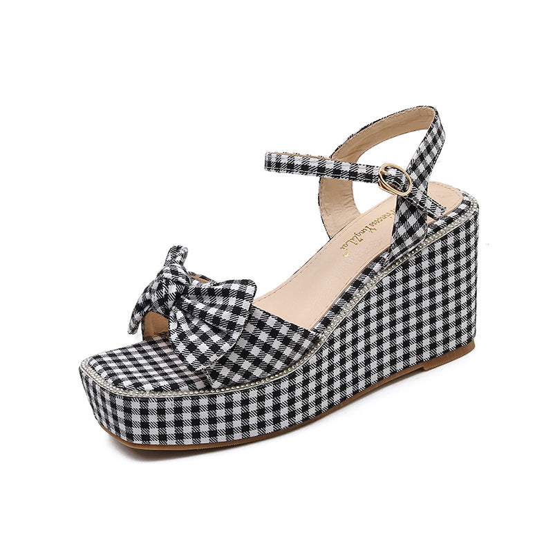 Platform sandals with square toe and high heels