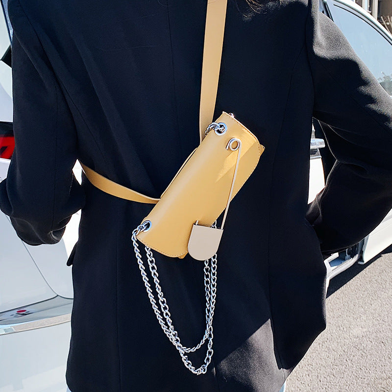 Niche chain belt bag