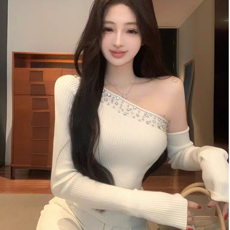 Figure-flattering Asymmetrical Cropped Top