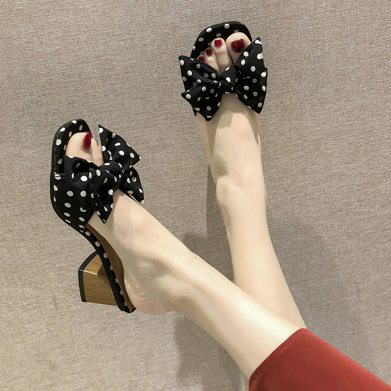 Bow-tie polka dot slippers