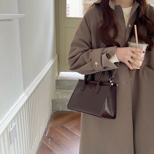 Niche Vintage Oil Wax Leather Shoulder Handbag