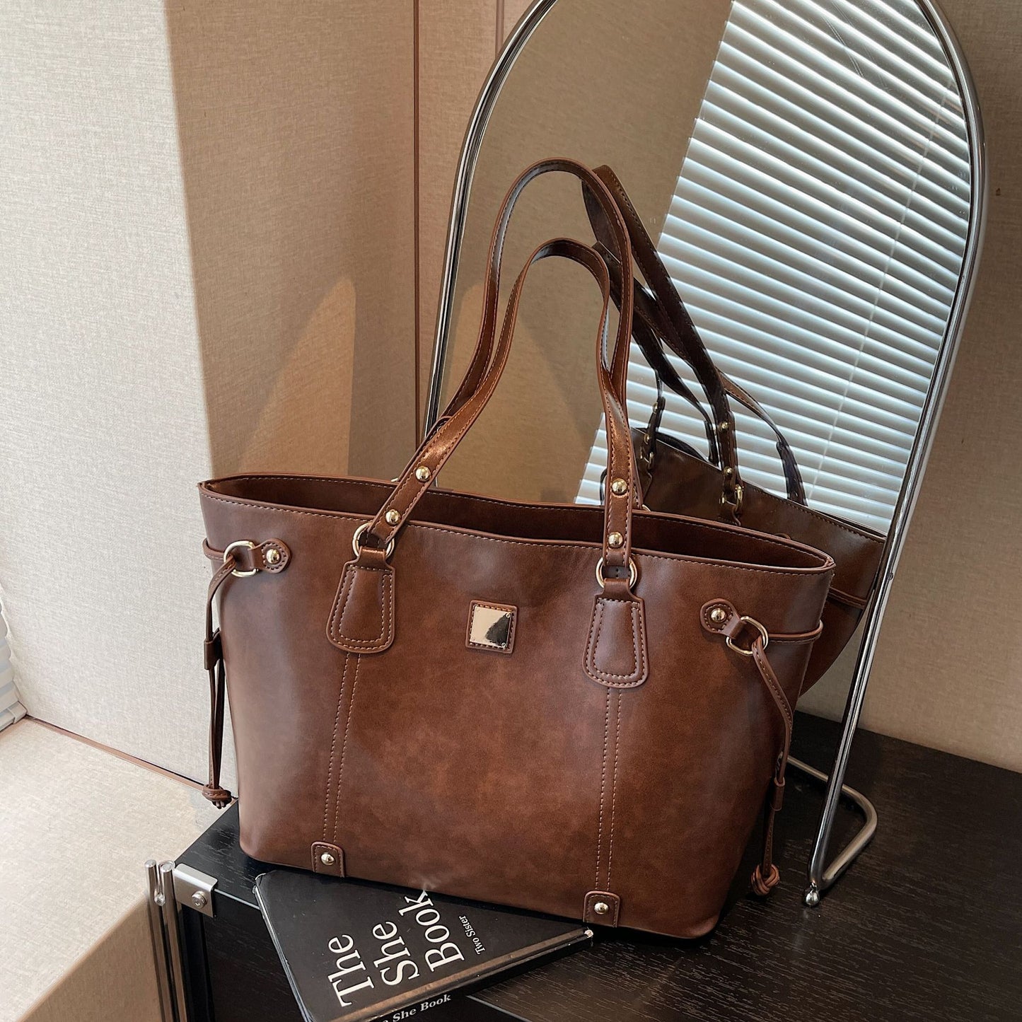 Large-capacity Womens Bag Versatile Commuter Tote