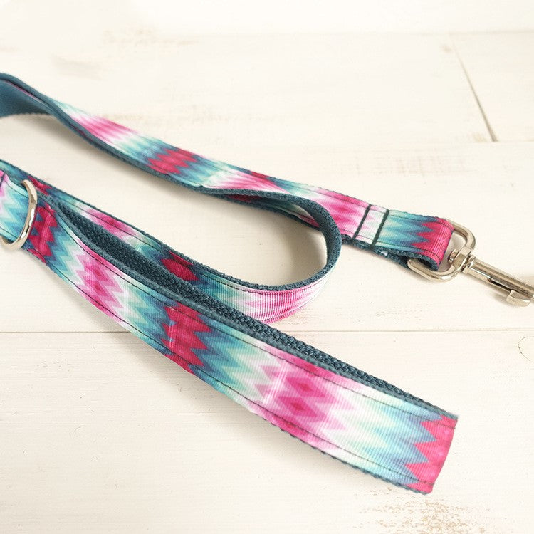Colored pattern webbing traction belt