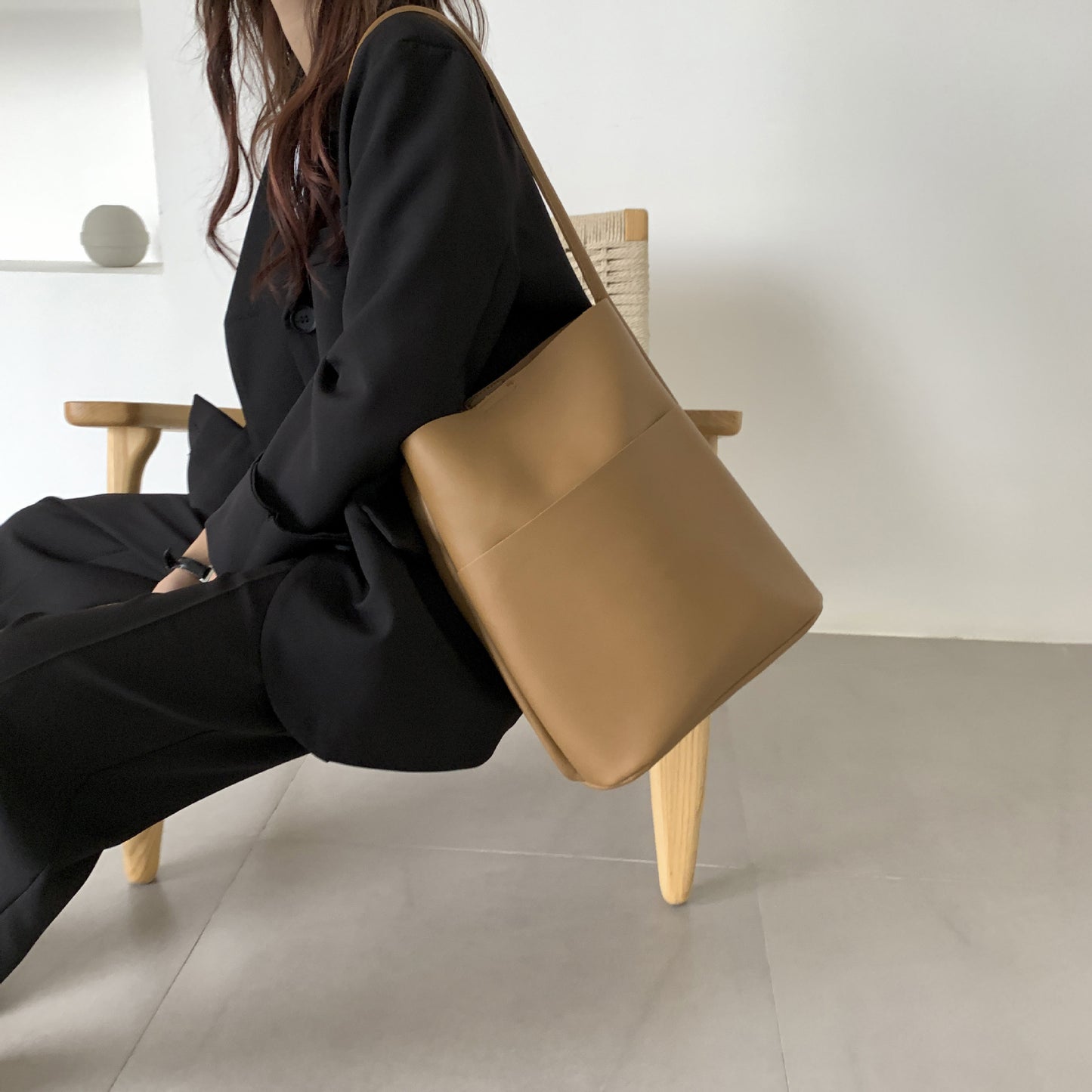 Simple shoulder bag