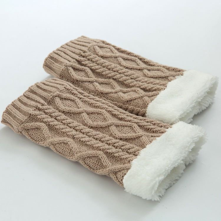 Knitted thick knee pads