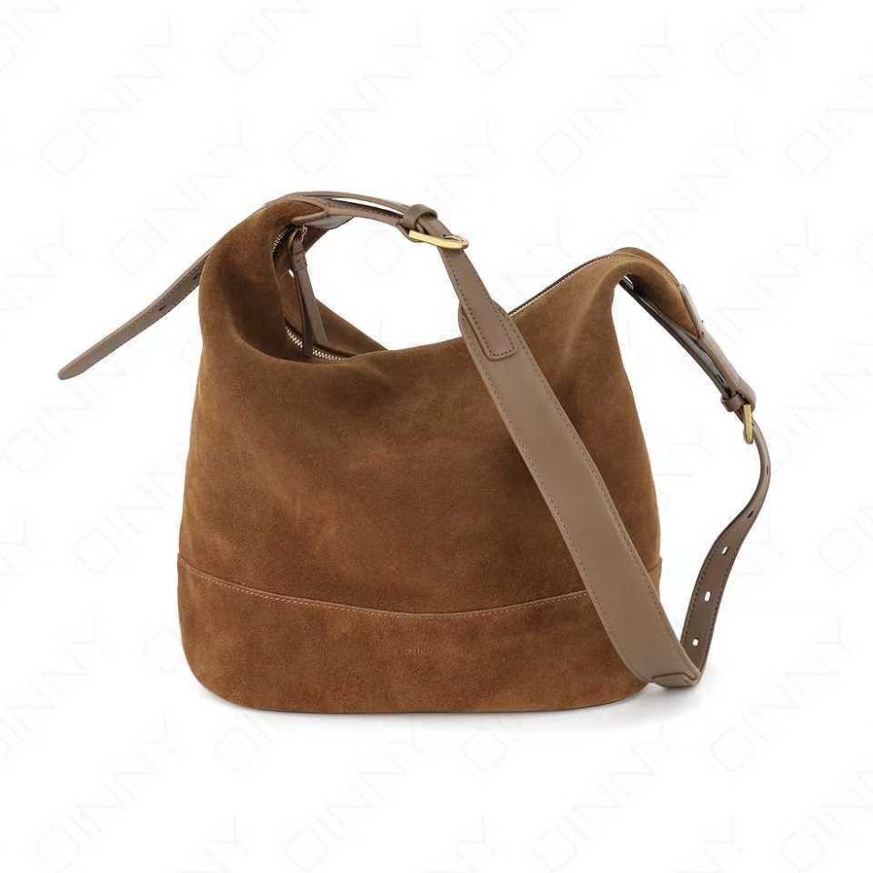 Afslappet ruskindsbøtte – en alsidig, blød skuldertaske eller crossbody-taske til pendleren