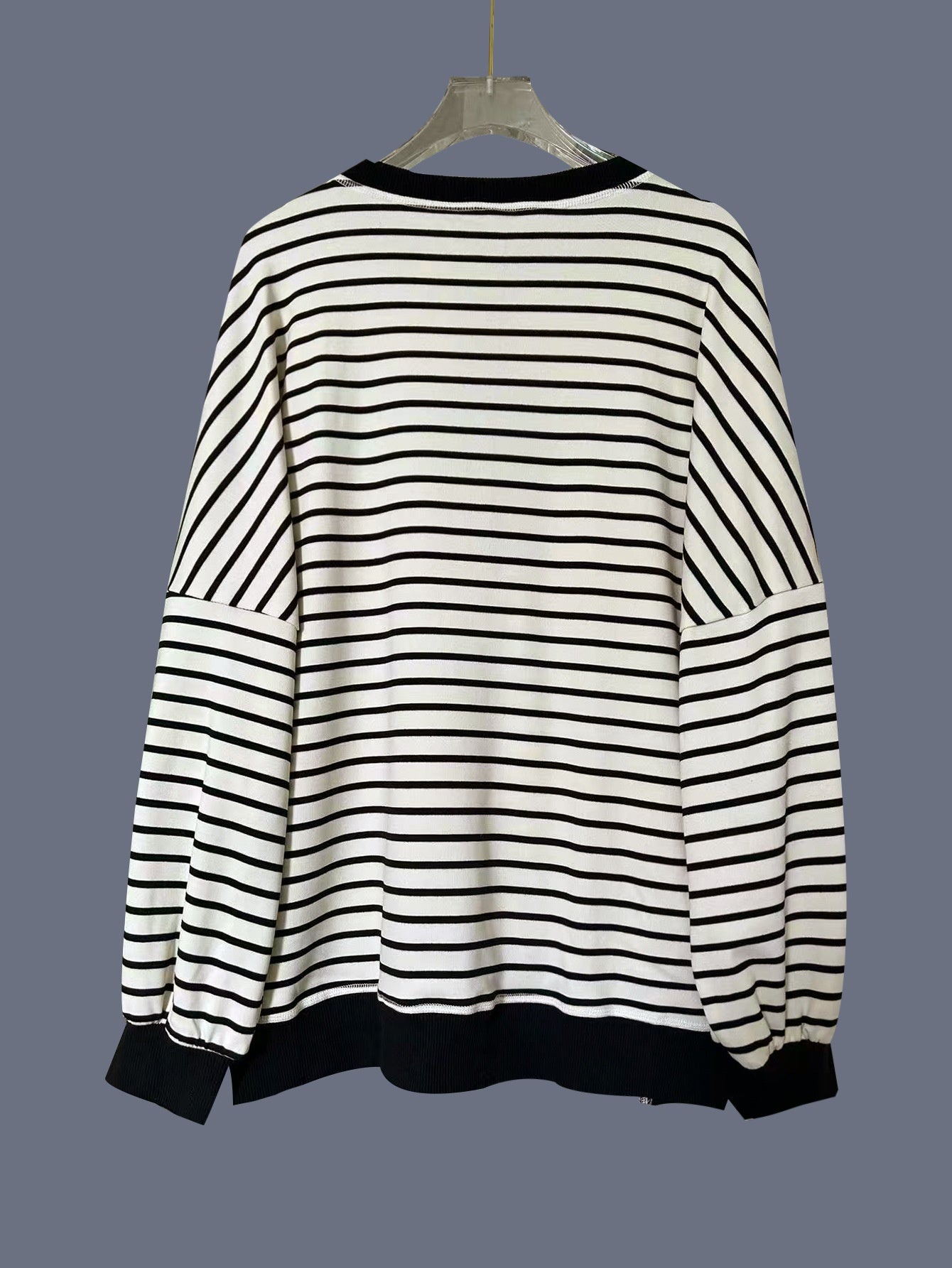 Women's V-neck Contrast-color Striped Loose-fit Long-sleeve