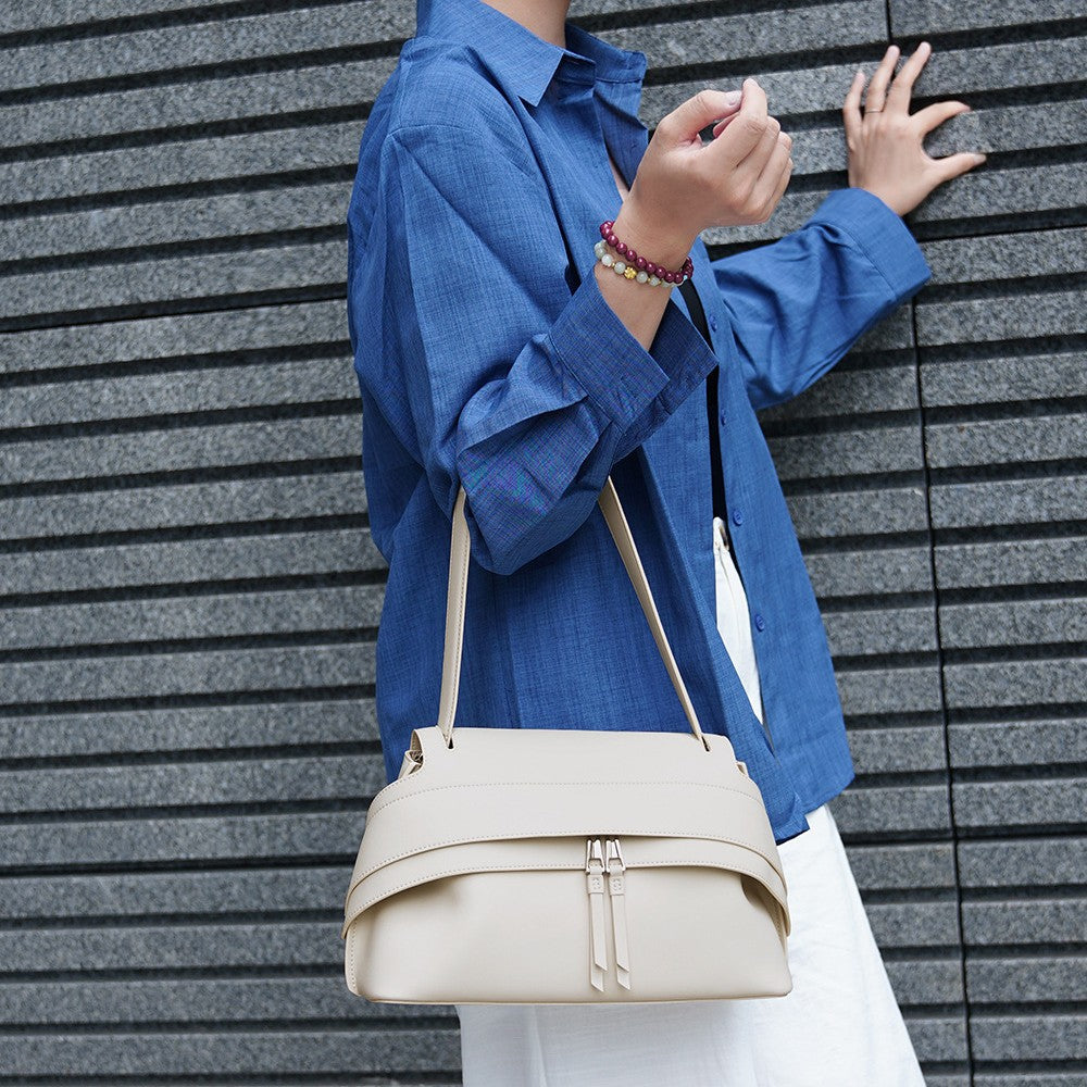 Design Handbag Versatile Travel Saddle Crossbody Bag