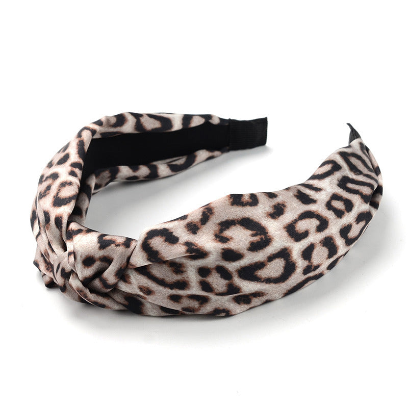 End the hairband in the middle