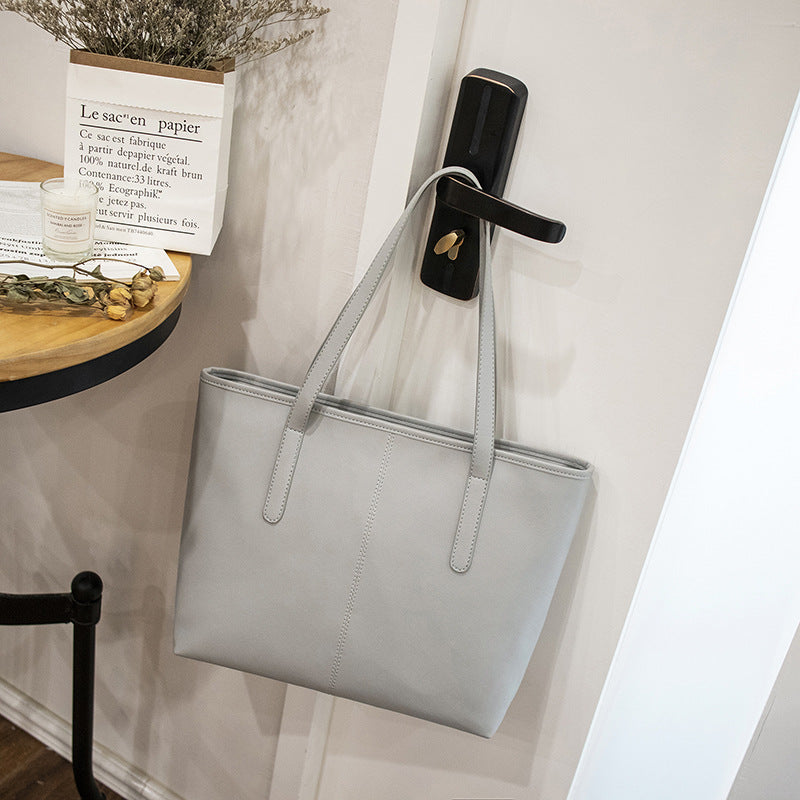 Simple shoulder bag