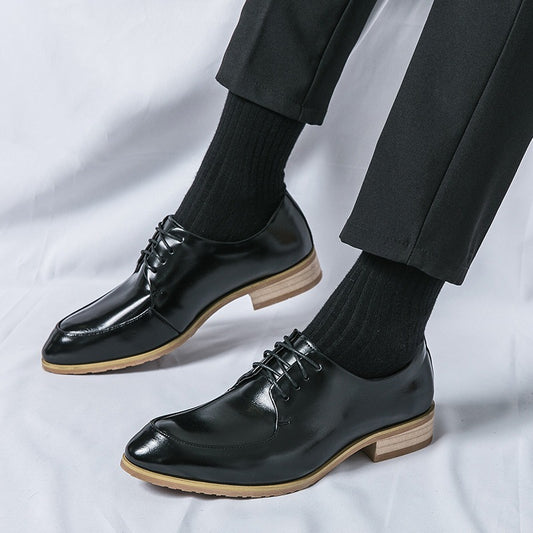 Spidse træhælede pumps til business casual og formel brug