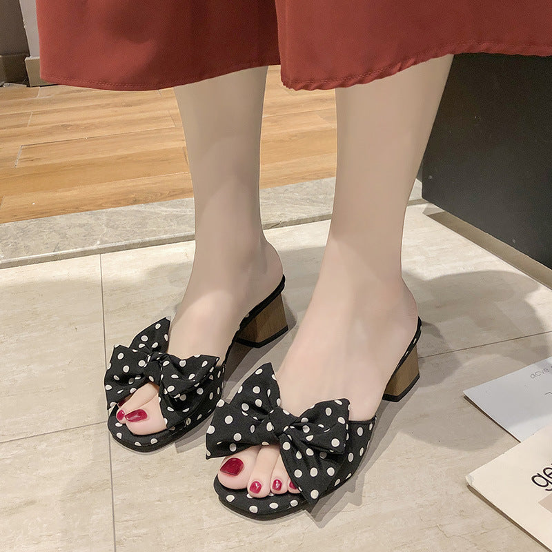 Bow-tie polka dot slippers