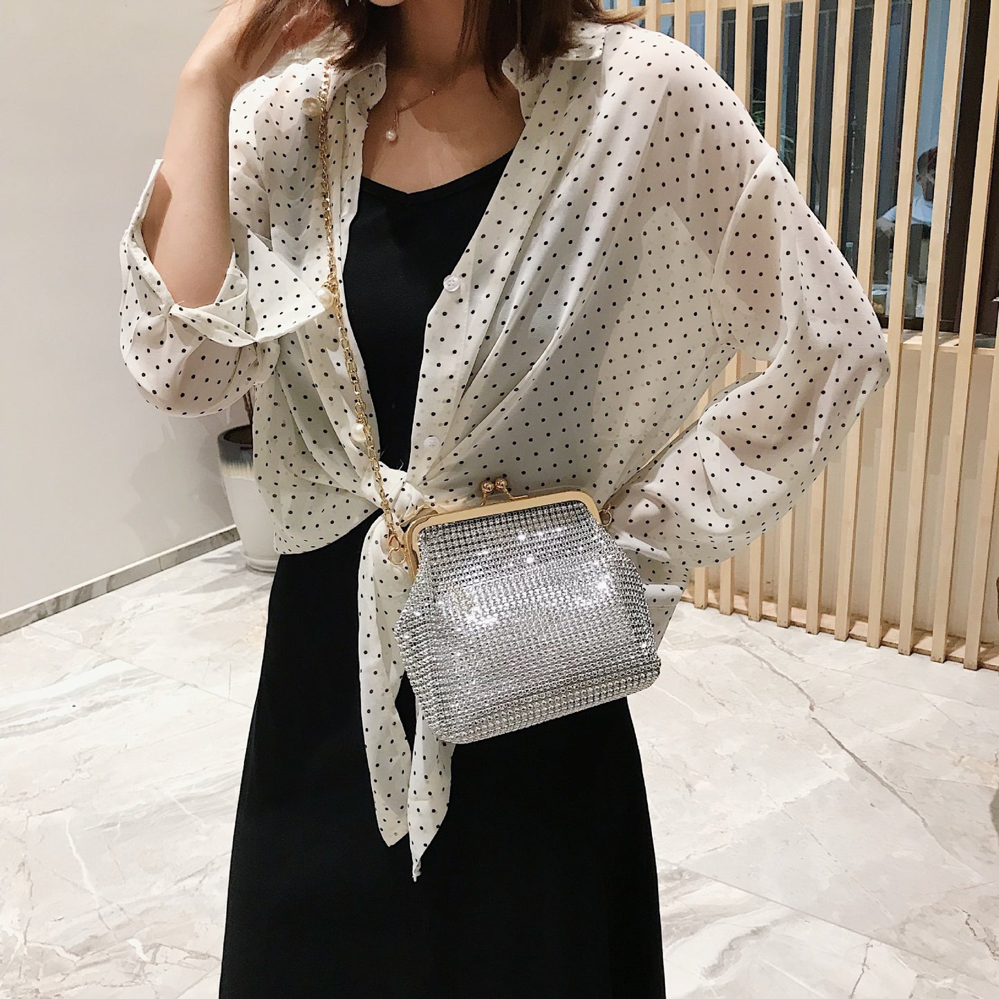 Water drill clip chain versatile shoulder bag