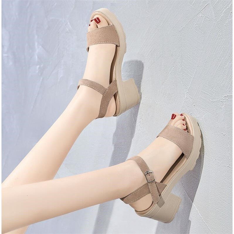 Women's sandals with buckle in platform