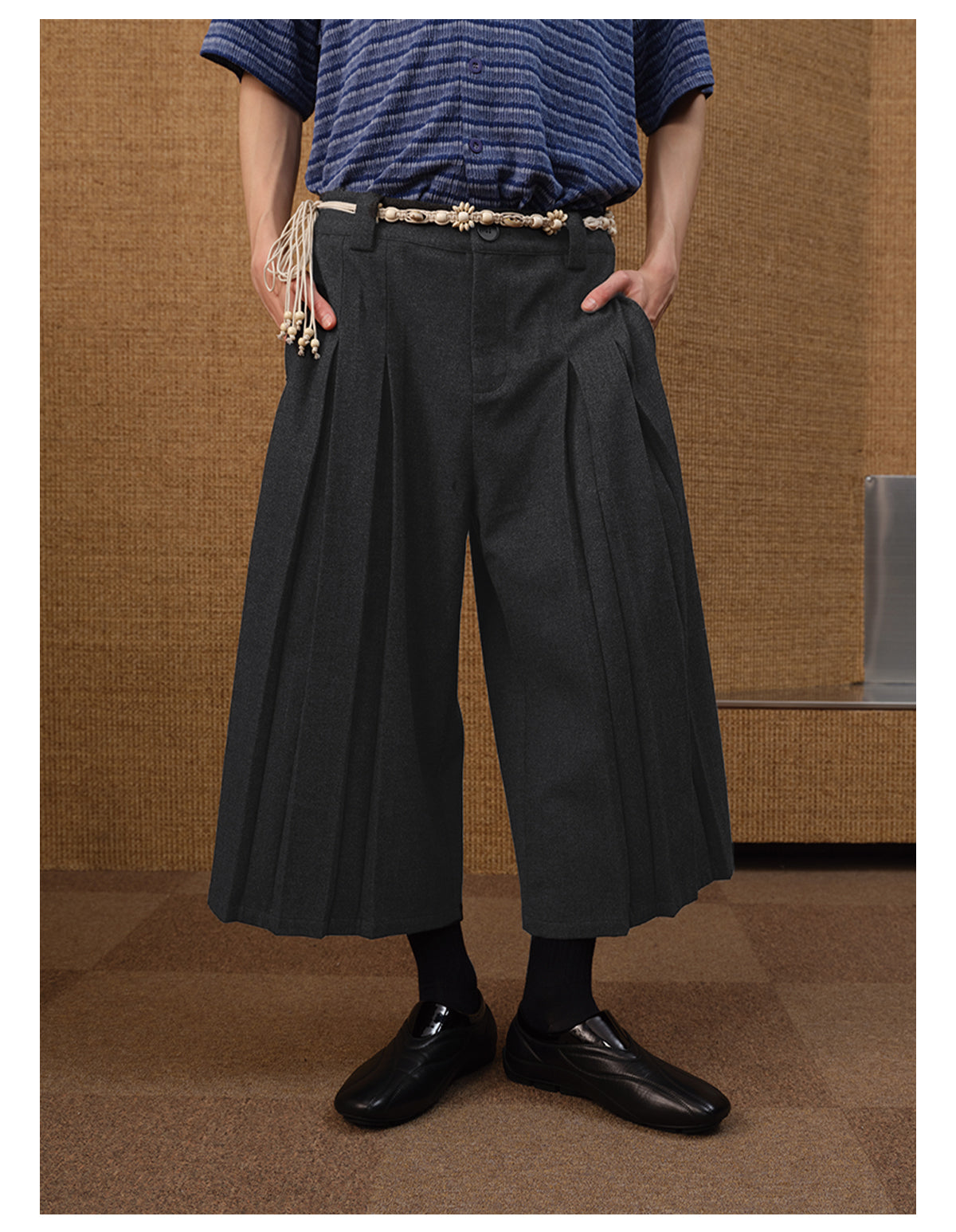Flower Gray Cross Pleated Seven Quarter Pants