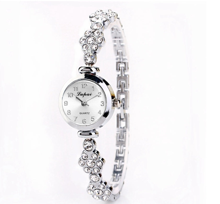 Brand hot sælgende perleserie modeur engros temperament dameur mode quartz ur mode armbåndsur dame