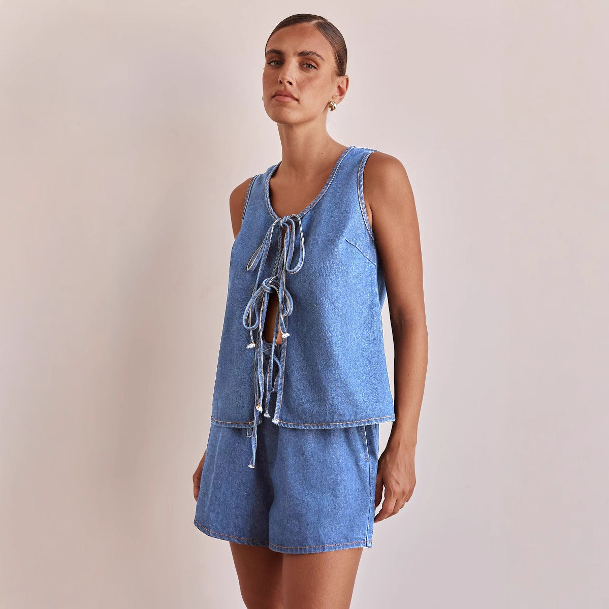 Fashionable Casual Sleeveless Top And Shorts Set With Tie Details
