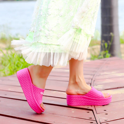 Women's fashion slippers with thick soles