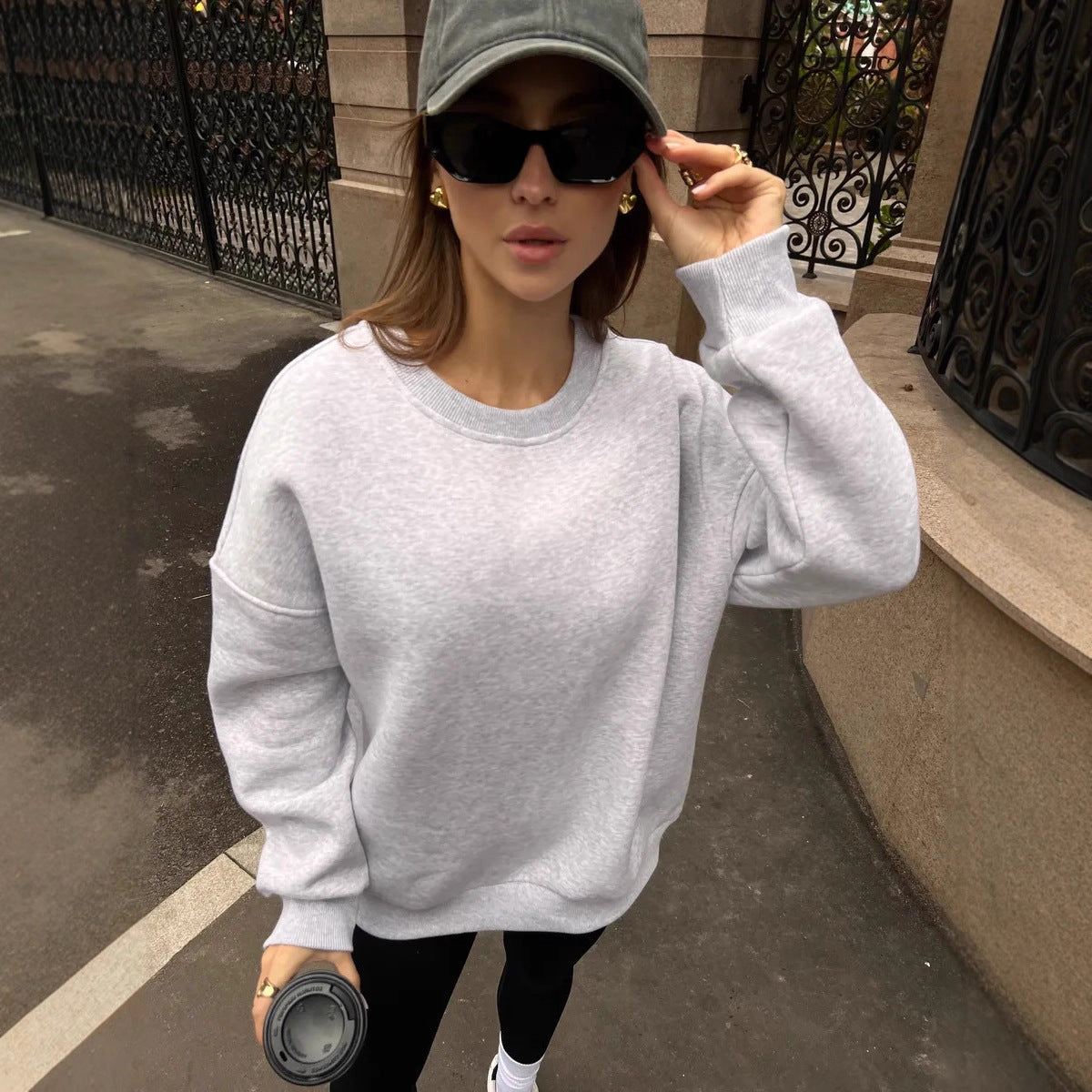 Moderigtig afslappet retro ensfarvet tyk sweatshirt med rund hals
