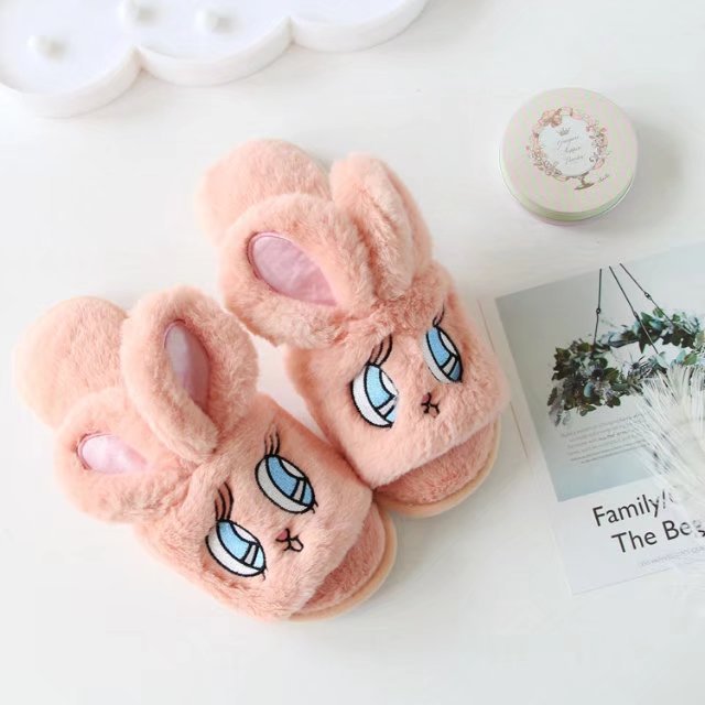 Indoor warm floor slippers in autumn and winter