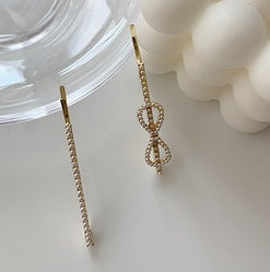 Girl's delicate hairpin