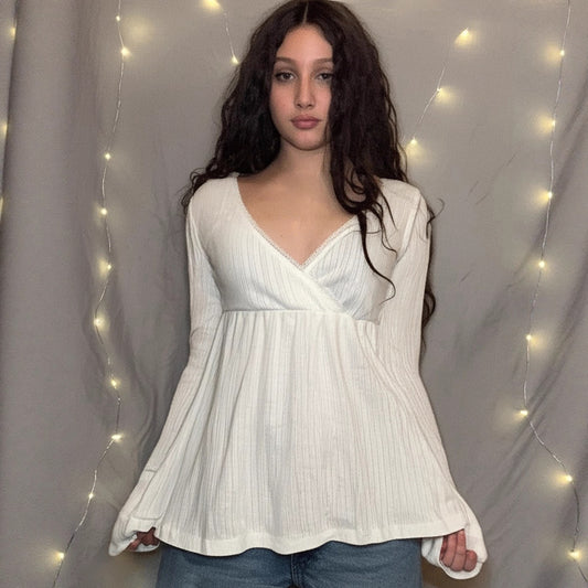 Figure-flattering V-neck Lace-panel Long Sleeves